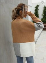 Load image into Gallery viewer, Color Block Sweater mustard
