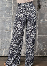 Load image into Gallery viewer, Snow leopard print wide leg pants
